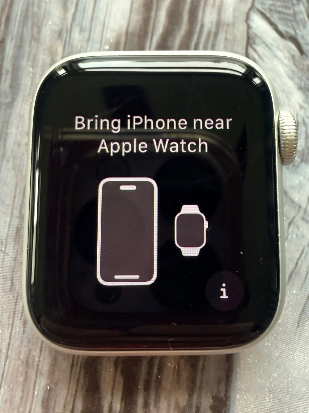Apple Watch SE 40mm, silver aluminum case, abyss blue sport band